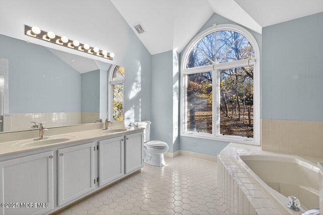 61 Tower Hill Drive 708, Red Bank, NJ 07701