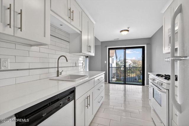 61 Tower Hill Drive 708, Red Bank, NJ 07701