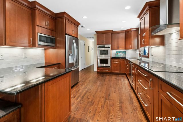 6 Webster Place, Newtown, CT 06470