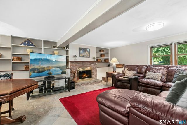6 Webster Place, Newtown, CT 06470