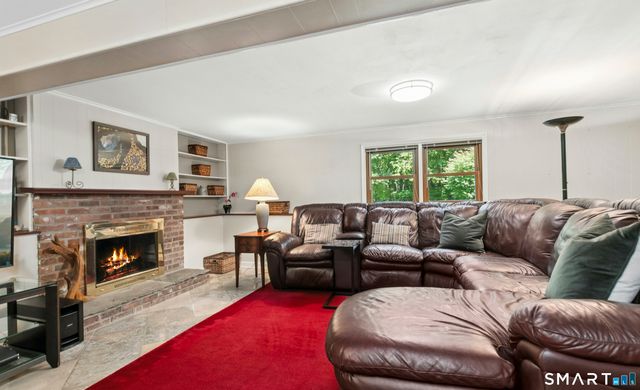 6 Webster Place, Newtown, CT 06470