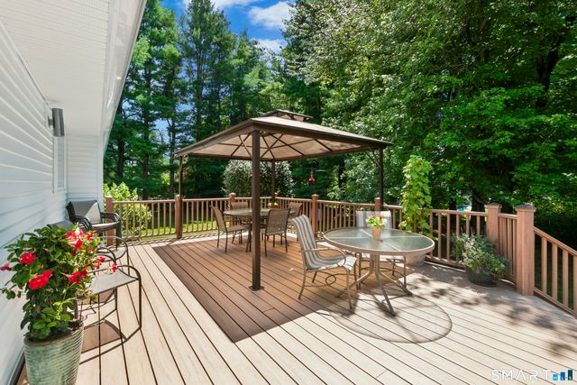 6 Webster Place, Newtown, CT 06470
