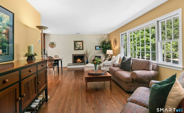 6 Webster Place, Newtown, CT 06470