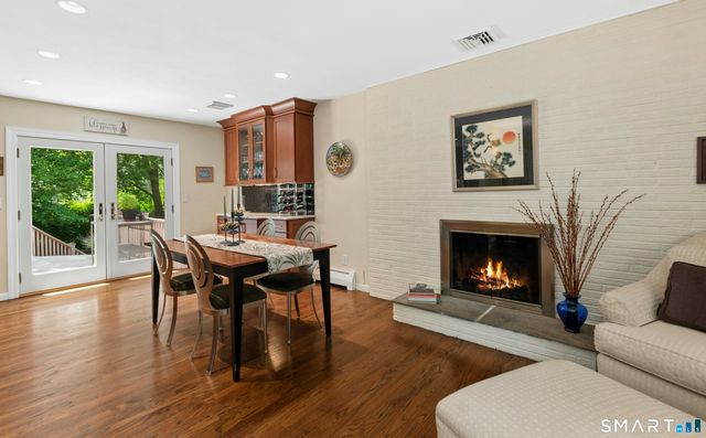 6 Webster Place, Newtown, CT 06470