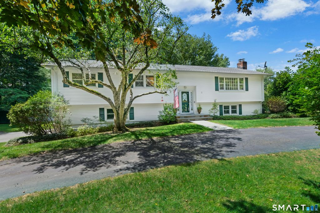 6 Webster Place, Newtown, CT 06470