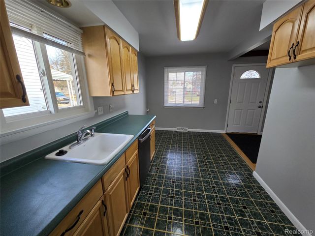 4694 Ziegler Street, Dearborn Heights, MI 48125