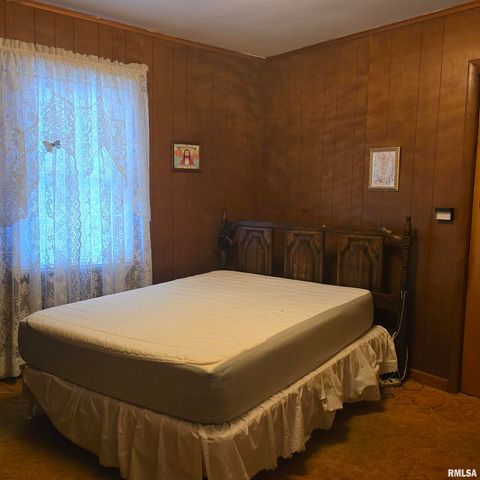 1317 W CHERRY Street, Herrin, IL 62948