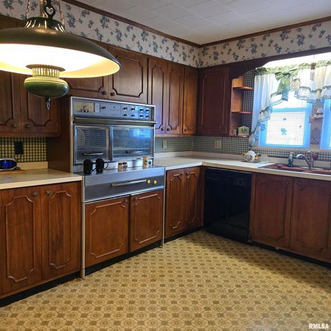 1317 W CHERRY Street, Herrin, IL 62948