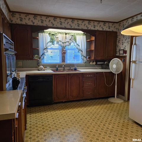 1317 W CHERRY Street, Herrin, IL 62948