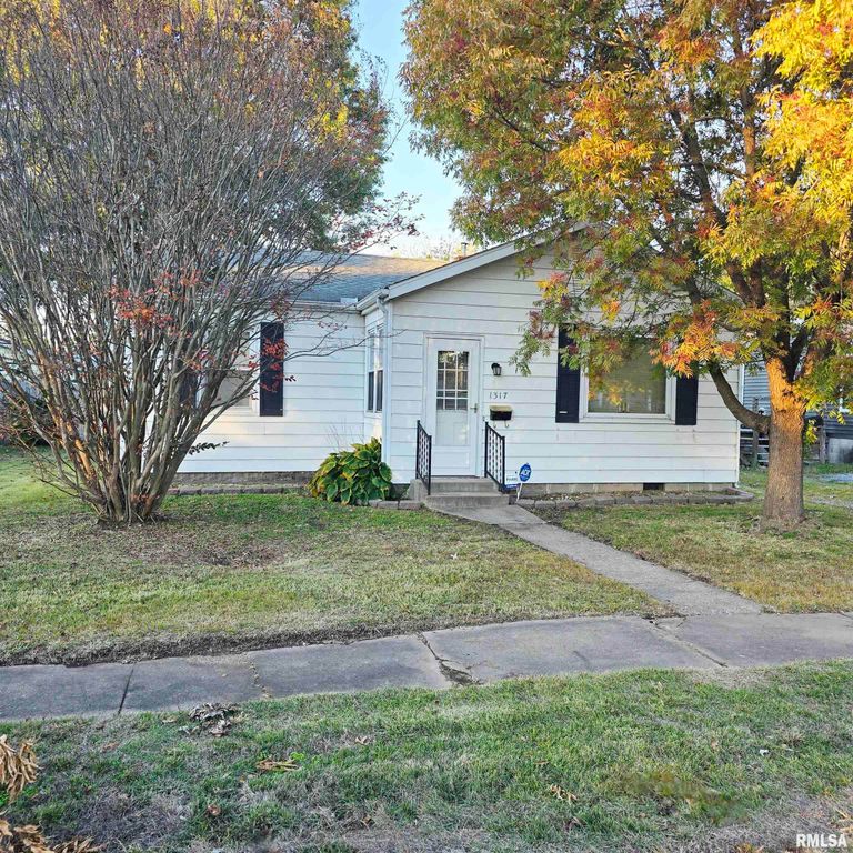1317 W CHERRY Street, Herrin, IL 62948