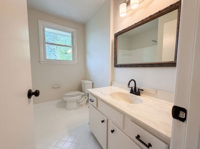 680 Atlanta Dr, Hermitage, TN 37076