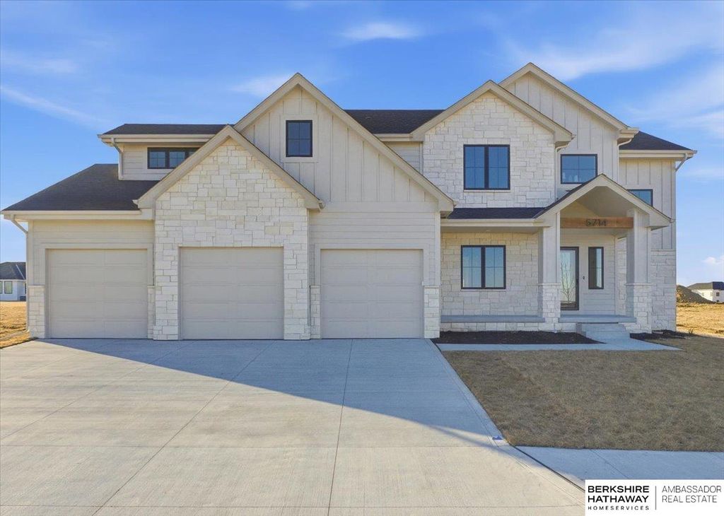 19612 Stone Avenue, Elkhorn, NE 68022