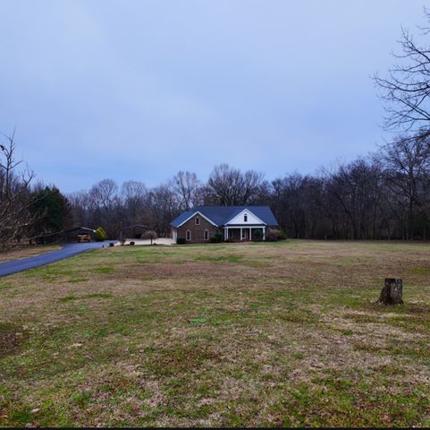 1366 Iron Bridge Rd, Columbia, TN 38401