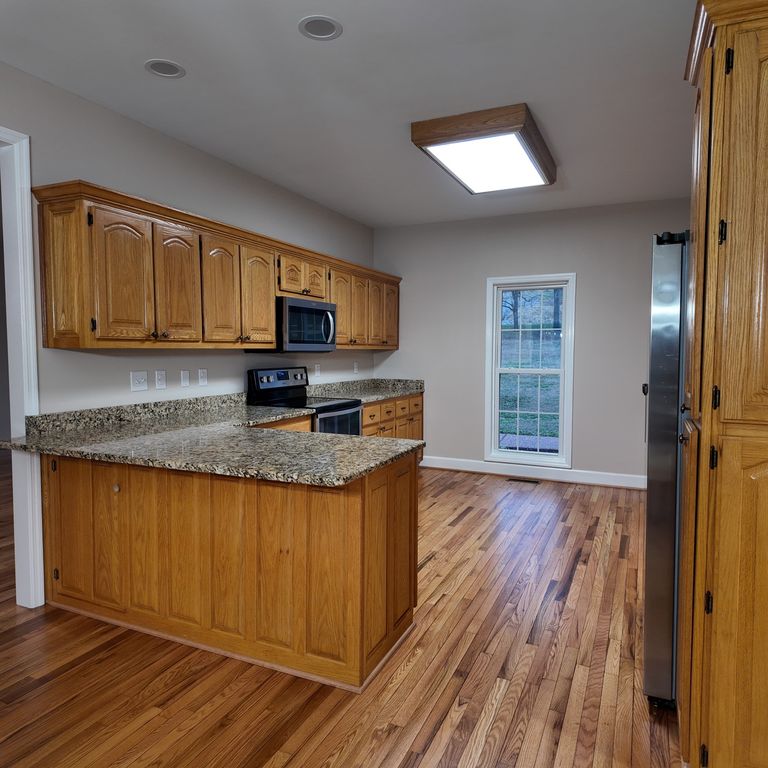 1366 Iron Bridge Rd, Columbia, TN 38401