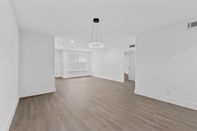 7708 Royal Lane 204C, Dallas, TX 75230