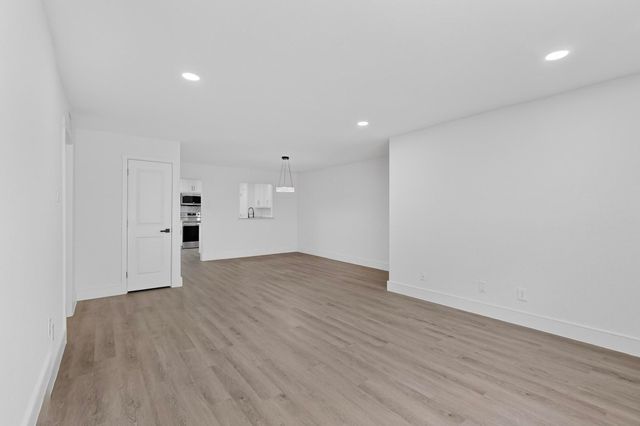 7708 Royal Lane 204C, Dallas, TX 75230