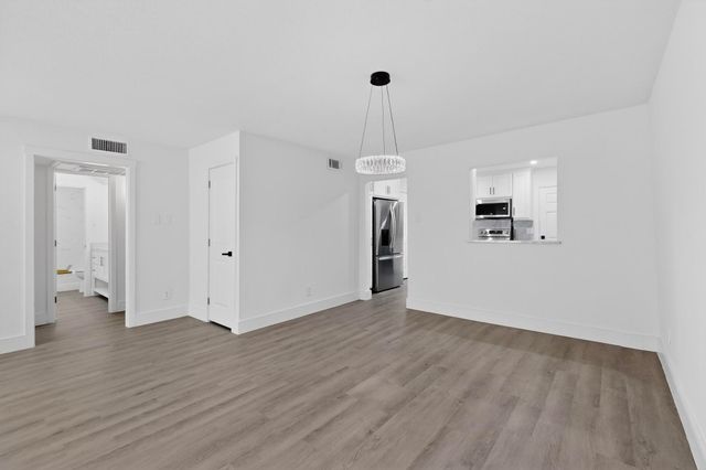 7708 Royal Lane 204C, Dallas, TX 75230