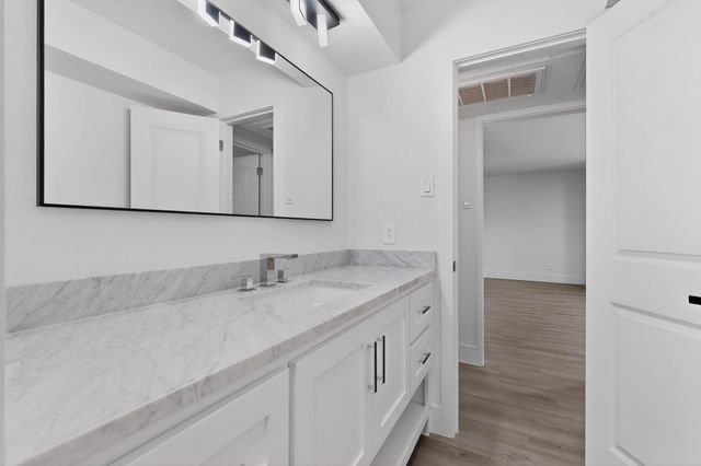 7708 Royal Lane 204C, Dallas, TX 75230