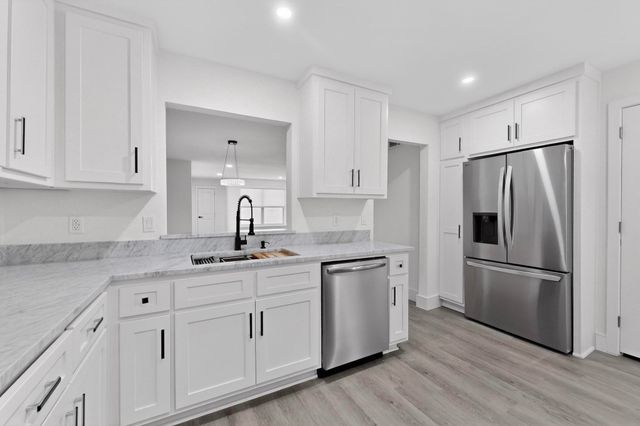 7708 Royal Lane 204C, Dallas, TX 75230