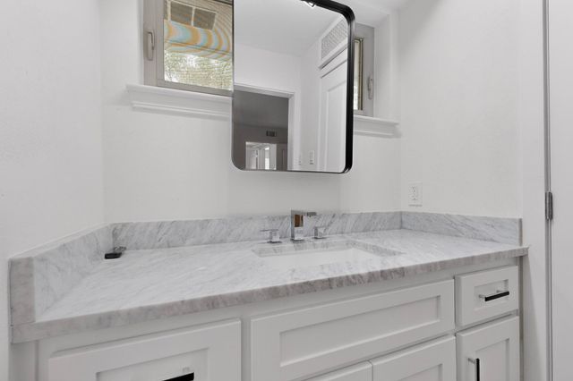 7708 Royal Lane 204C, Dallas, TX 75230