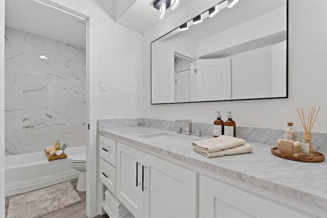 7708 Royal Lane 204C, Dallas, TX 75230