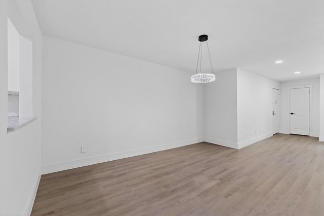 7708 Royal Lane 204C, Dallas, TX 75230