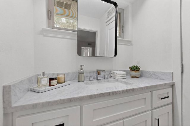 7708 Royal Lane 204C, Dallas, TX 75230