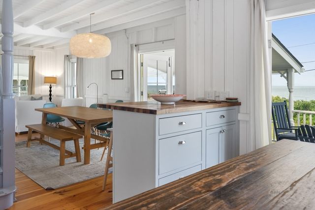 4 Canonicus Ave, Oak Bluffs, MA 02557