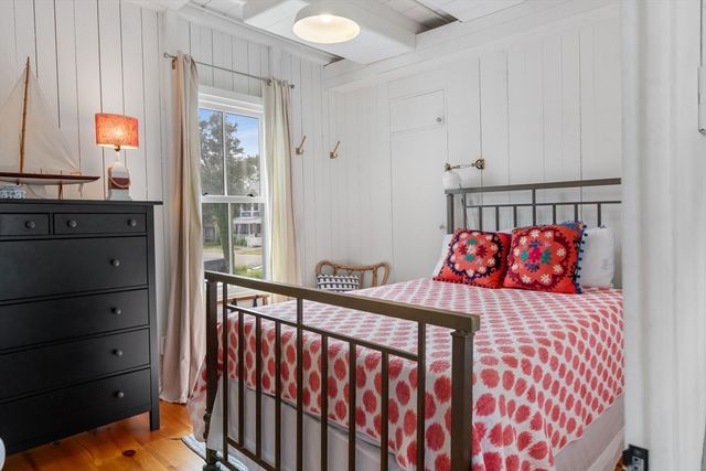 4 Canonicus Ave, Oak Bluffs, MA 02557