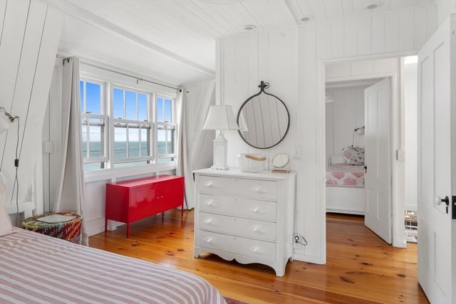 4 Canonicus Ave, Oak Bluffs, MA 02557