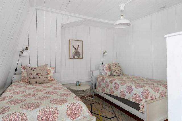 4 Canonicus Ave, Oak Bluffs, MA 02557