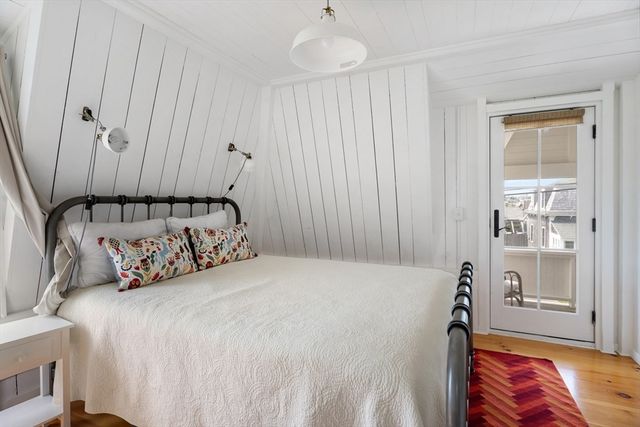 4 Canonicus Ave, Oak Bluffs, MA 02557