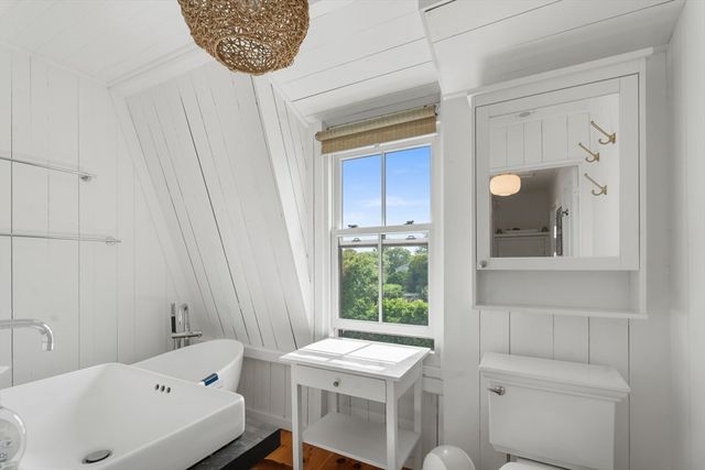 4 Canonicus Ave, Oak Bluffs, MA 02557