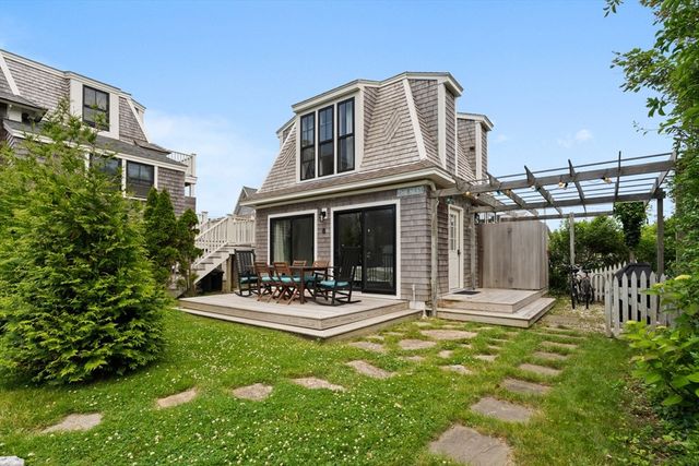 4 Canonicus Ave, Oak Bluffs, MA 02557