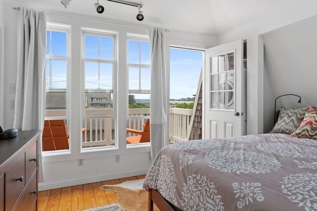 4 Canonicus Ave, Oak Bluffs, MA 02557