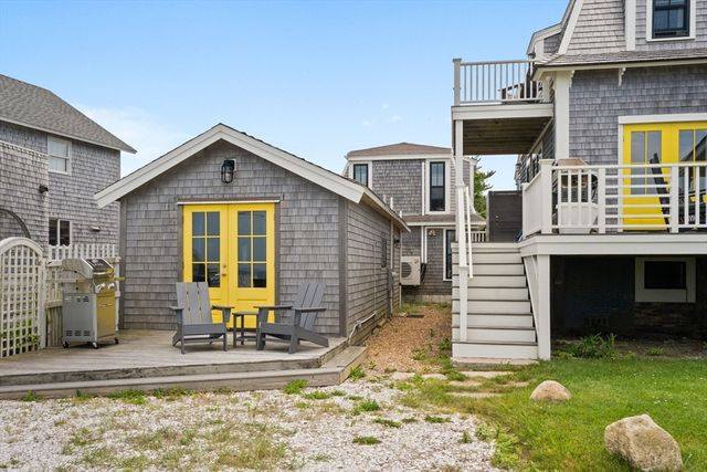 4 Canonicus Ave, Oak Bluffs, MA 02557
