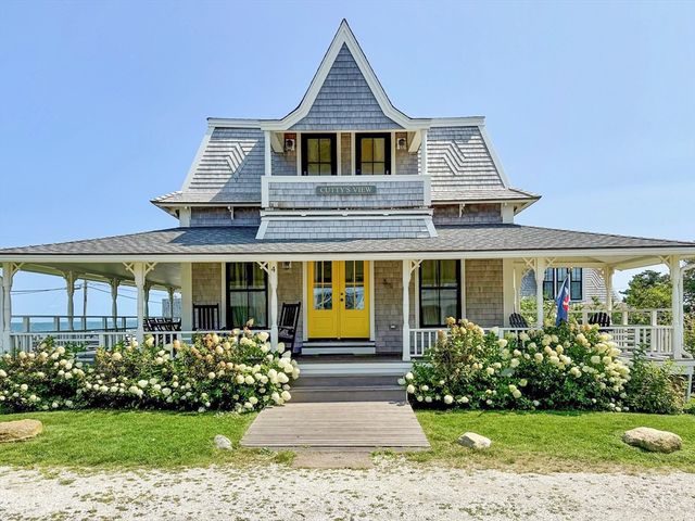 4 Canonicus Ave, Oak Bluffs, MA 02557