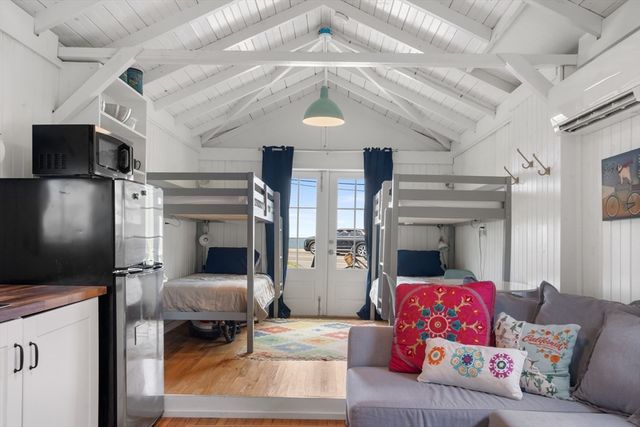 4 Canonicus Ave, Oak Bluffs, MA 02557