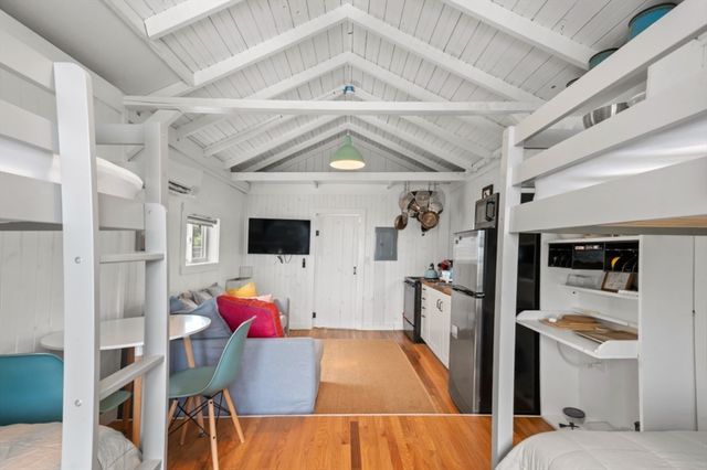 4 Canonicus Ave, Oak Bluffs, MA 02557