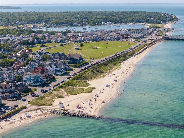 4 Canonicus Ave, Oak Bluffs, MA 02557