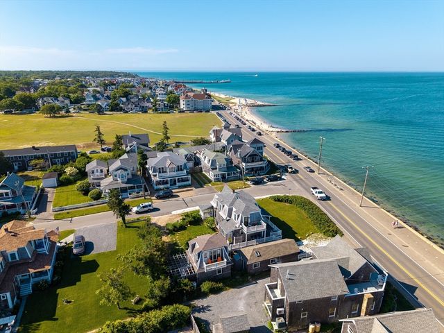 4 Canonicus Ave, Oak Bluffs, MA 02557