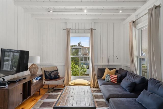 4 Canonicus Ave, Oak Bluffs, MA 02557