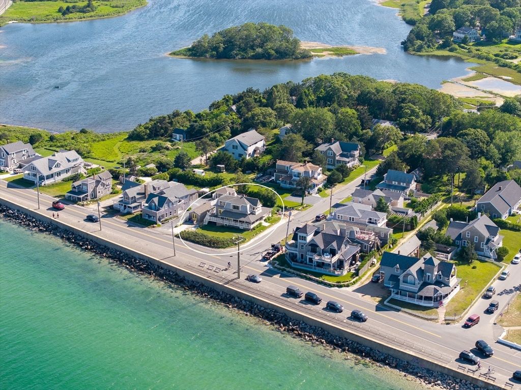 4 Canonicus Ave, Oak Bluffs, MA 02557