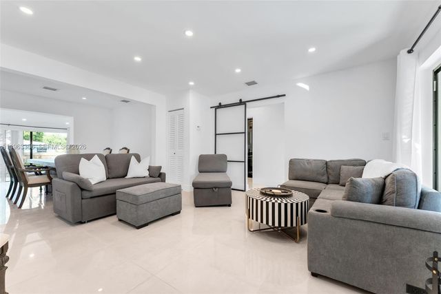 231 NE 45th St 231, Miami, FL 33137