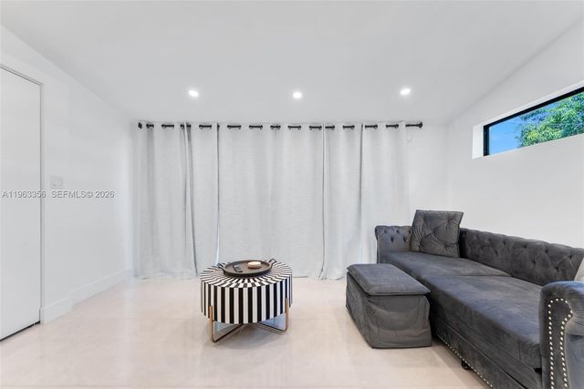 231 NE 45th St 231, Miami, FL 33137