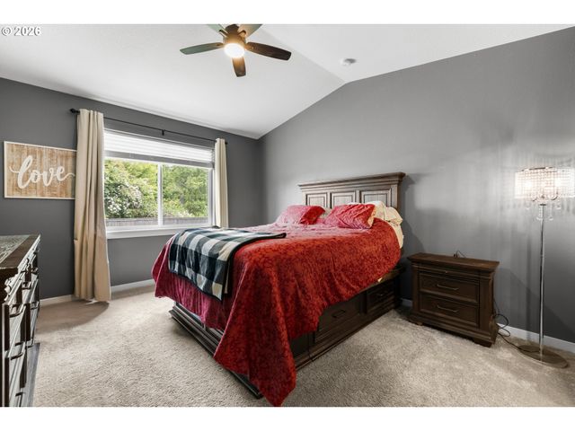 1655 N BROADWAY St, Estacada, OR 97023