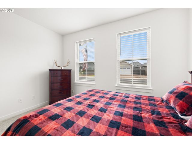 1655 N BROADWAY St, Estacada, OR 97023