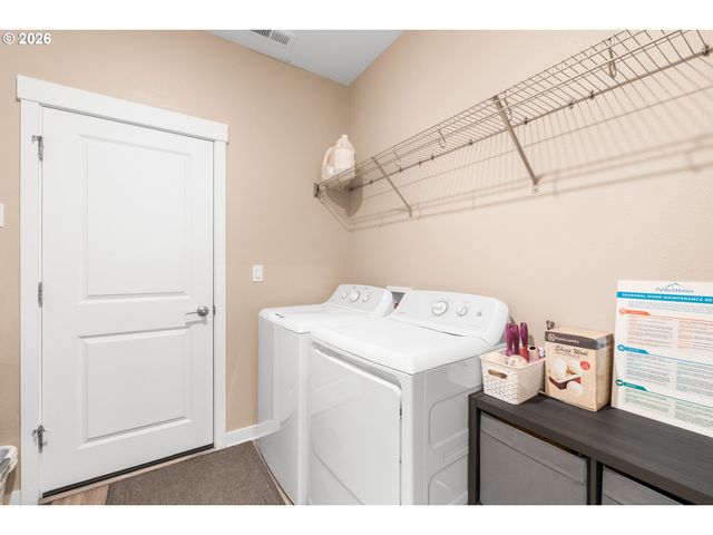 1655 N BROADWAY St, Estacada, OR 97023