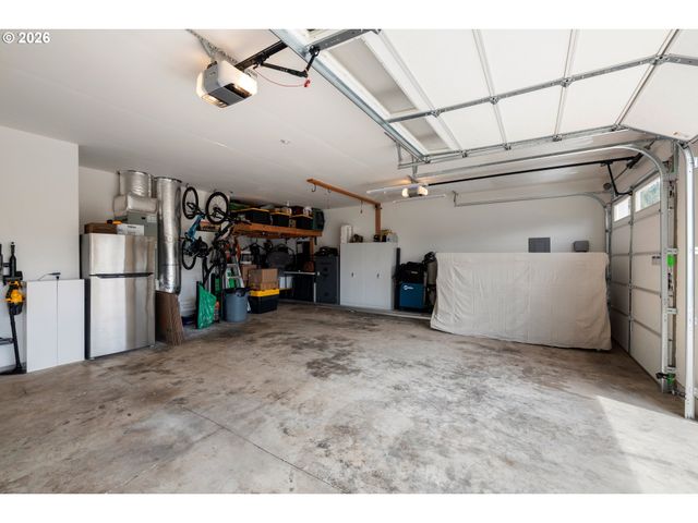 1655 N BROADWAY St, Estacada, OR 97023