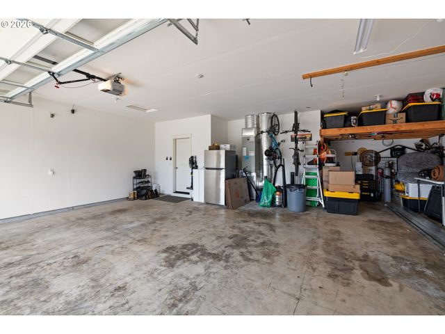 1655 N BROADWAY St, Estacada, OR 97023